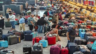 বাবার অস্থি হাতে আটকে মেয়ে, কিংবা মেয়ের জন্য বাবা খোঁজেন স্যানিটারি প্যাড! কেন দেশ জুড়ে বিমান বিপর্যয়? তদন্তের নির্দেশ কেন্দ্রের