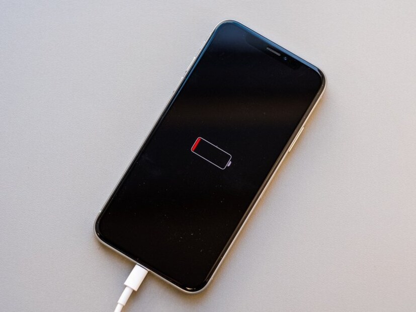 In-Flight Charging with Power Bank: বিমানে চড়ার সময় পাওয়ার ব্যাঙ্ক ব্যবহারে নিষেধাজ্ঞা জারি করল DGCA! কড়া নিয়ম না মানলেই বিপদ