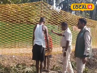 নেট দিয়ে ঘিরে ফেলা হচ্ছে এলাকা।