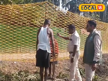 নেট দিয়ে ঘিরে ফেলা হচ্ছে এলাকা। নেট দিয়ে ঘিরে ফেলা হচ্ছে এলাকা।