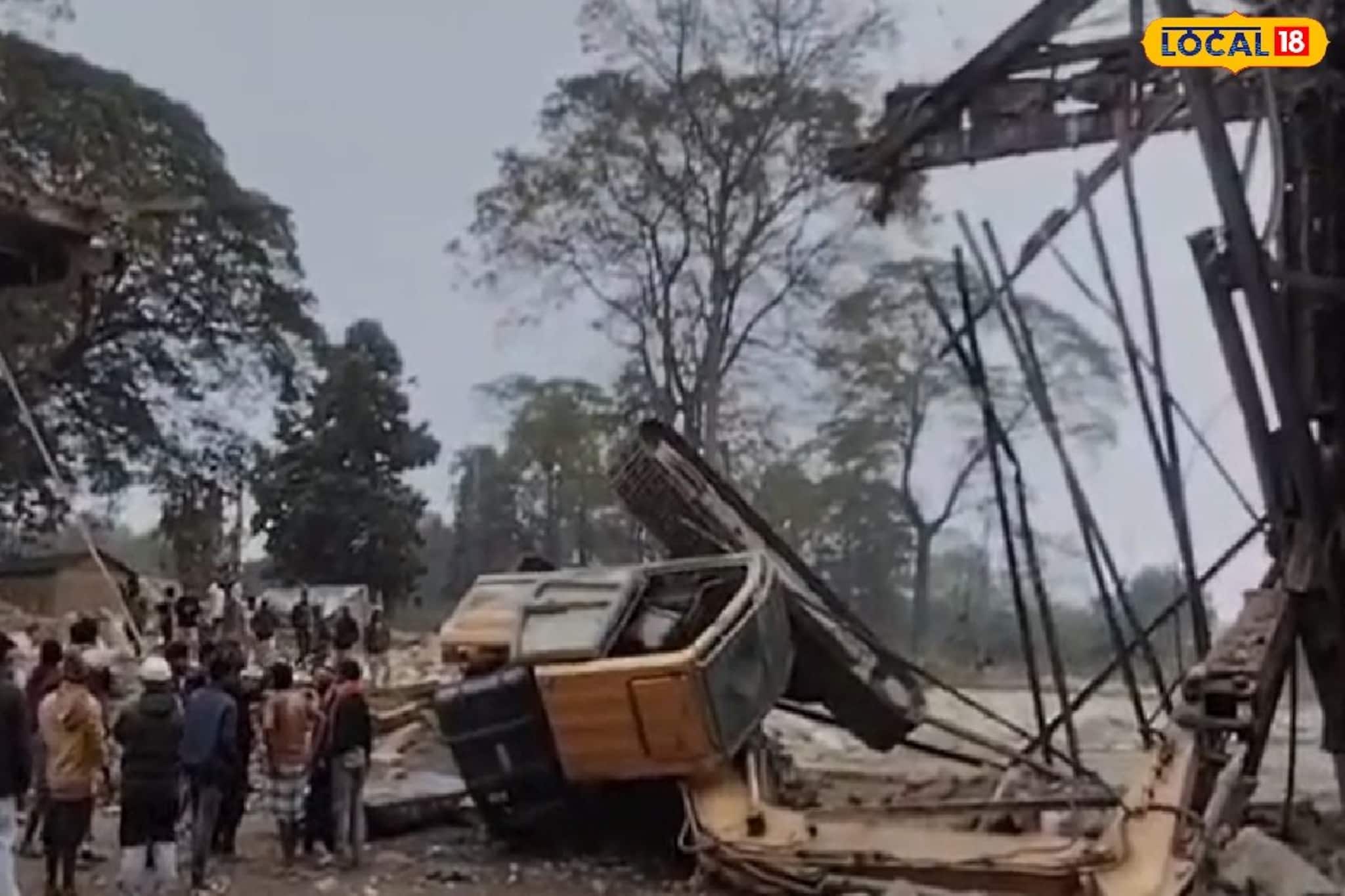 ভাঙতে গিয়েই ভেঙে পড়ল সব! লাল সেতুতে ভয়াবহ মুহূর্ত, নদীতে পড়ল বিশাল মেশিন