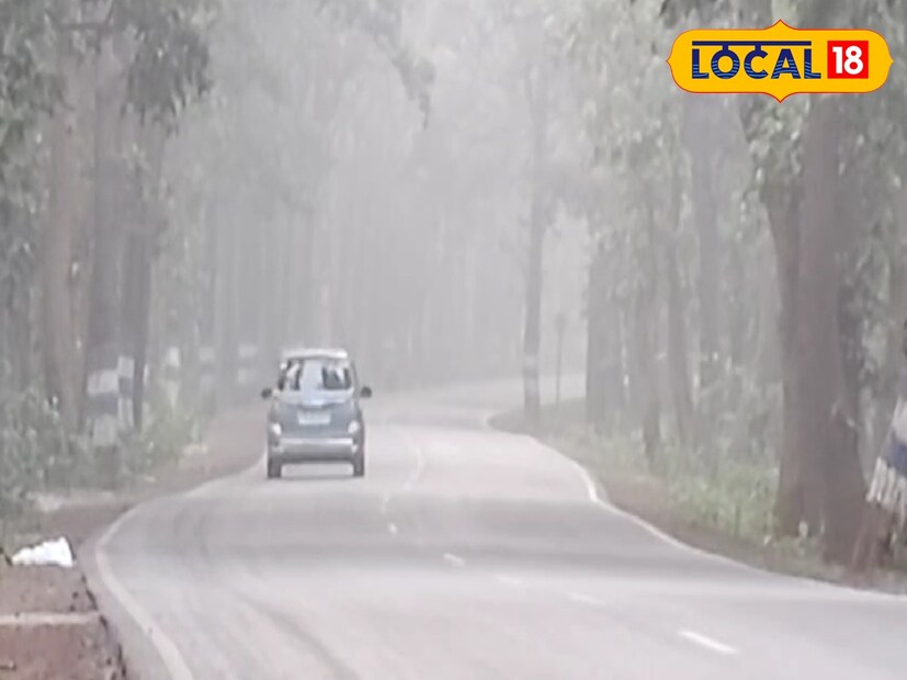 আবহাওয়া দফতরের পূর্বাভাস আগেই ছিল, চলতি সপ্তাহে রাজ্যের বিভিন্ন জায়গা ঢাকা পড়বে কুয়াশায়। আর সেই পূর্বাভাস মতোই বৃহস্পতিবার সকাল থেকে ঝাড়গ্রামের বিভিন্ন জায়গা ঘন কুয়াশায় ঢাকা পড়েছে। পাশাপাশি রয়েছে কনকনে ঠান্ডা। আবহাওয়া দফতরের পূর্বাভাস আগেই ছিল, চলতি সপ্তাহে রাজ্যের বিভিন্ন জায়গা ঢাকা পড়বে কুয়াশায়। আর সেই পূর্বাভাস মতোই বৃহস্পতিবার সকাল থেকে ঝাড়গ্রামের বিভিন্ন জায়গা ঘন কুয়াশায় ঢাকা পড়েছে। পাশাপাশি রয়েছে কনকনে ঠান্ডা।