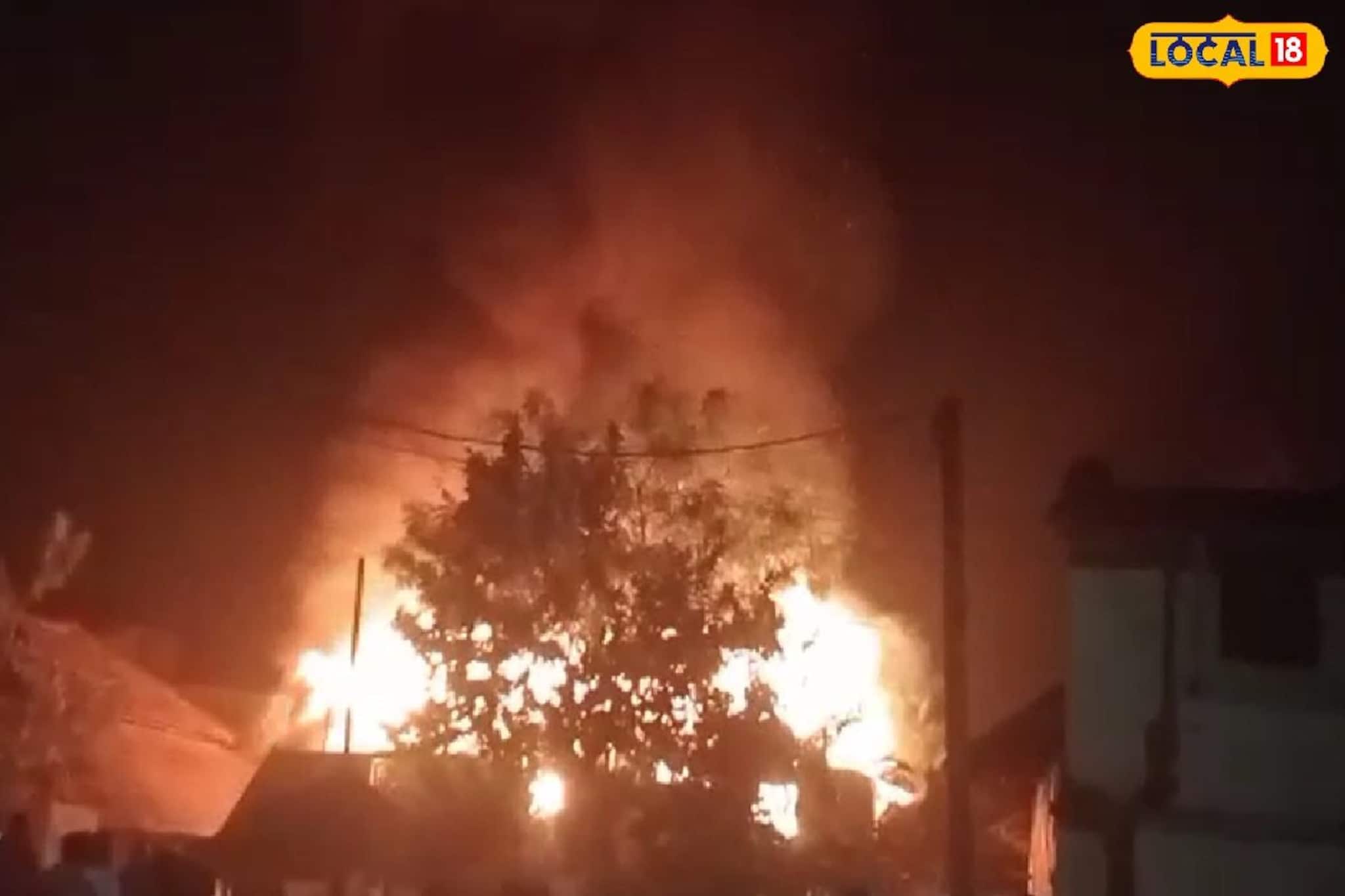 মুহূর্তের মধ্যে পুড়ে ছাই ঘর, সব হারিয়ে পথে বসল পরিবার! কোনওমতে প্রাণ রক্ষা মুহূর্তের মধ্যে পুড়ে ছাই ঘর, সব হারিয়ে পথে বসল পরিবার! কোনওমতে প্রাণ রক্ষা