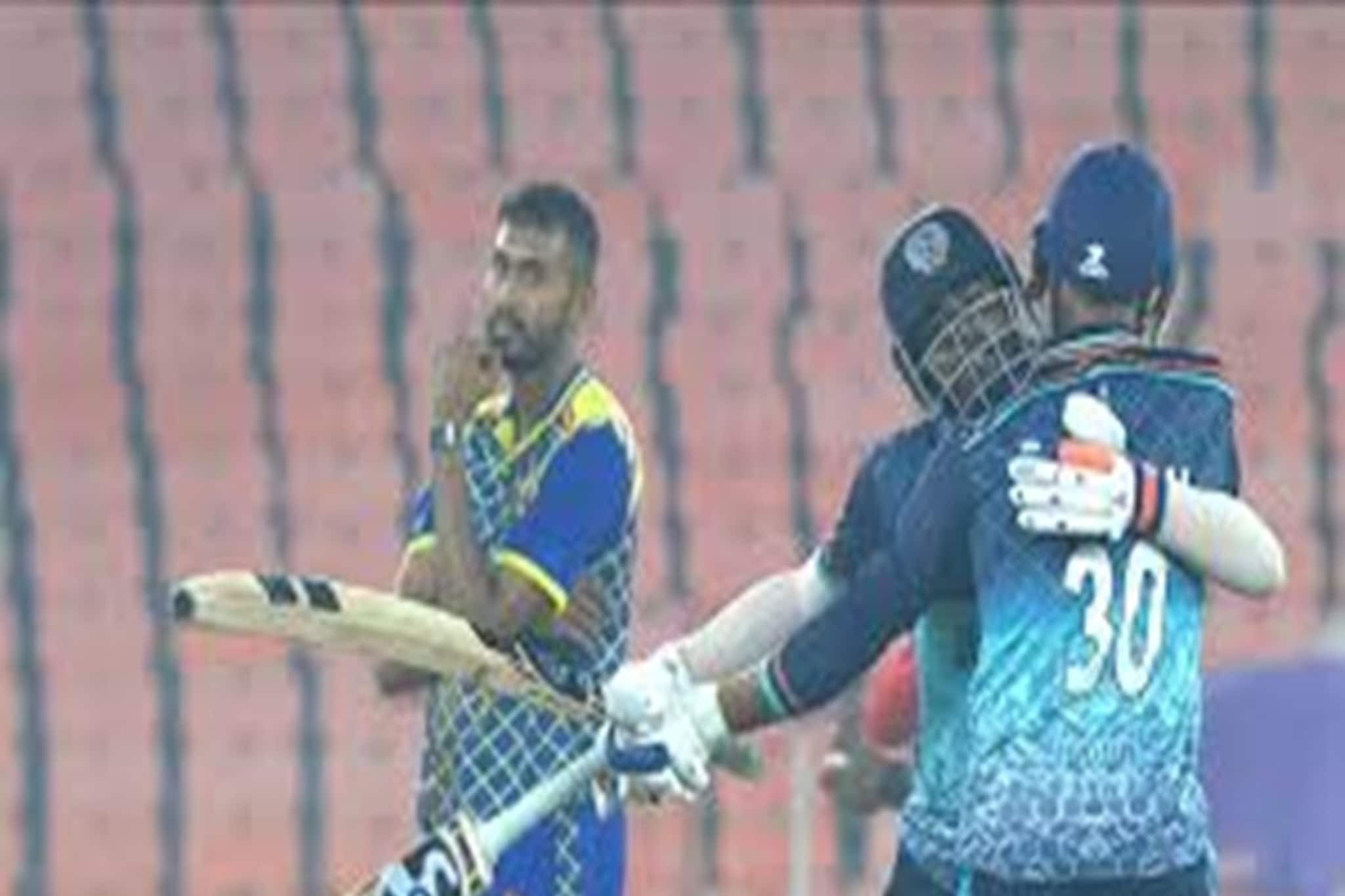 Vijay Hazare Trophy : ৪১২ রান, সেটাও চেজ হয়ে গেল! ঘরোয়া ক্রিকেটে এক ম্যাচে ৮২৫ রান! ঈশান