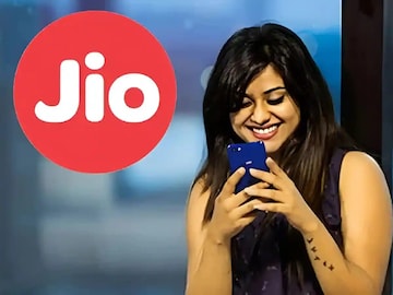 জলের দরে ডেটা আর AI-এর সুবিধা নিয়ে আসছে Jio ‘হ্যাপি নিউ ইয়ার ২০২৬’ প্ল্যান! জলের দরে ডেটা আর AI-এর সুবিধা নিয়ে আসছে Jio ‘হ্যাপি নিউ ইয়ার ২০২৬’ প্ল্যান!