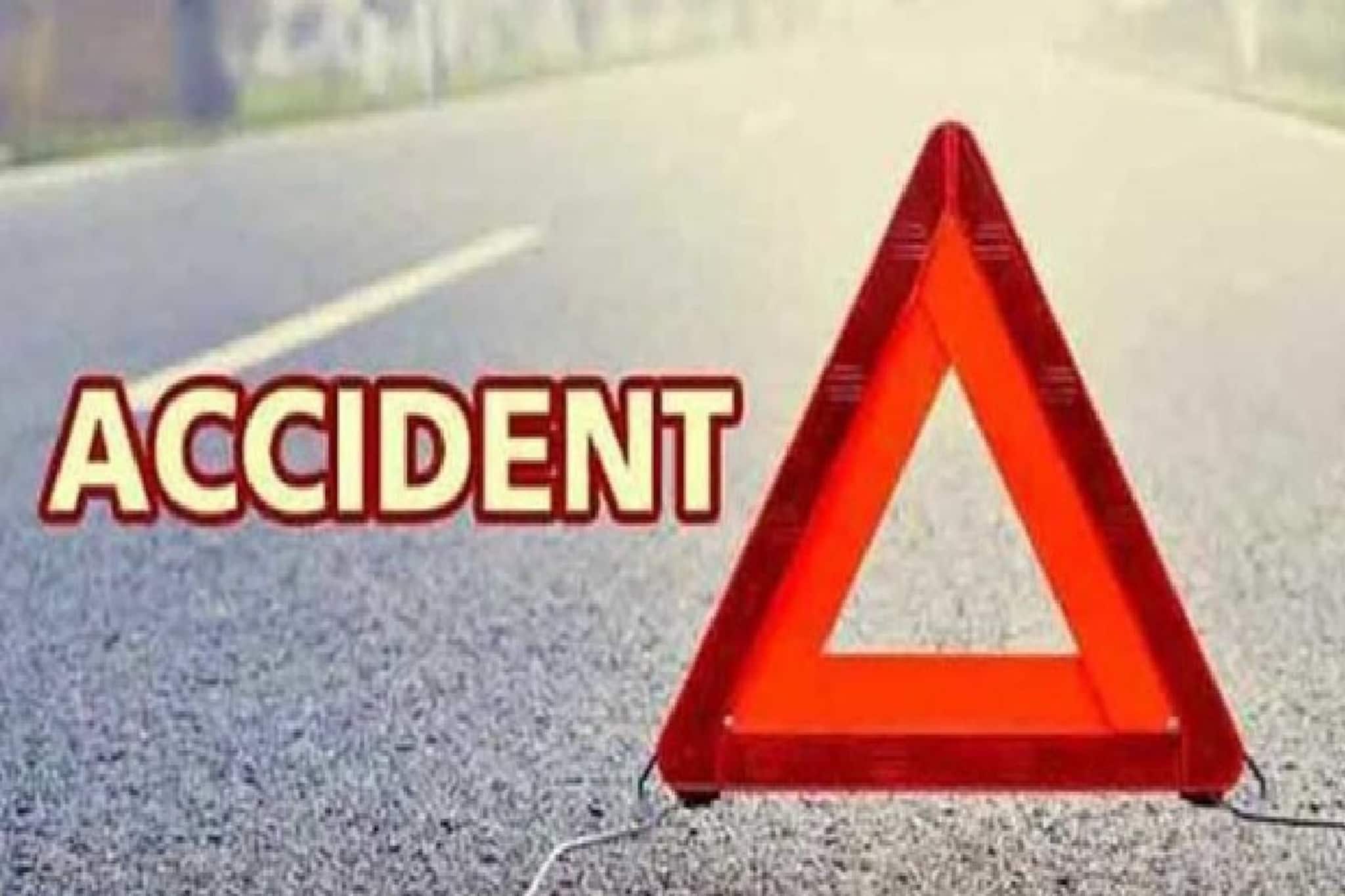 কৃষ্ণনগরে ডাম্পারের পিছনে সজোরে ধাক্কা পিক-আপ ভ্যানের, জখম ২৫ যাত্রী কৃষ্ণনগরে ডাম্পারের পিছনে সজোরে ধাক্কা পিক-আপ ভ্যানের, জখম ২৫ যাত্রী