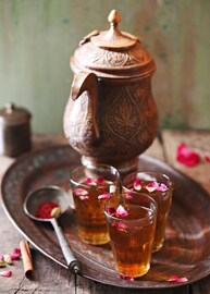 চা তো নয় যেন অমৃত! কেশর থেকে আমন্ড-কাজু দিয়ে কাশ্মীরের চা স্বাদ এখন বহরমপুরে