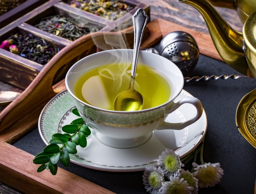 চা বিক্রেতা গোহর সর্দার তিনি জানিয়েছেন, এই ধরনের চা কাশ্মীরে বিখ্যাত। কিন্তু মুর্শিদাবাদেও যে জনপ্রিয় হয়ে উঠবে ভাবতে পারিনি। ভাল মতই সাধারণ মানুষের মনে সাড়া ফেলেছে এই চা। কাহ্য়া কেশর চা শুধুমাত্র পাওয়া যায় কাশ্মীরে অর্থাৎ কাশ্মীর গেলেই এই চা খাওয়ার সুযোগ পাওয়া যায়। মাত্র ২০ টাকার বিনিময়ে এক পেয়ালা কাশ্মীরি কাহ্য়া সাফরন চা বহরমপুর বাসীর মনে ধরেছে।”