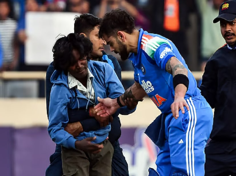 গত আইপিএল চলাকালীন সাইকেলে চেপে বেঙ্গালুরুতে পাড়ি দিয়েছিলেন শৌভিক। কিন্তু বিরাটের সঙ্গে সাক্ষাৎ হয়নি। তাই রবিবার ফের চেষ্টা করেন, একবার বিরাটের পা ছুঁয়ে আশীর্বাদ নেবেন! তাই সোজা পৌঁছে যান রাঁচিতে।