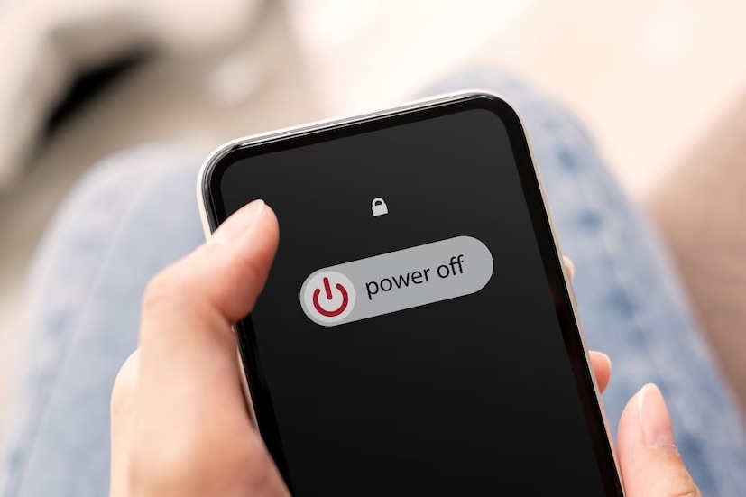 যখন ফোন বা ল্যাপটপ দীর্ঘ সময় ধরে চালু থাকে, তখন অনেক অস্থায়ী ফাইল র&#x200d;্যামে জমা হয়। অনেক অ্যাপ এবং প্রসেস ব্যাকগ্রাউন্ডে চলতে থাকে, যা সিস্টেমের উপর ভালই চাপ সৃষ্টি করে।