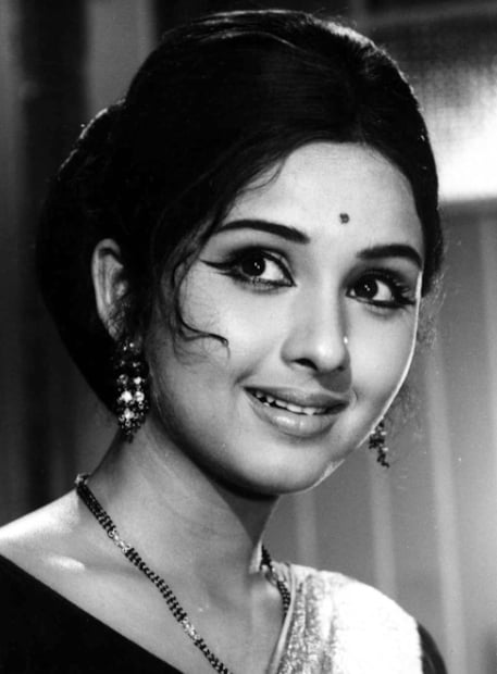 তাঁর কর্মজীবনে, তিনি হামজোলি , হানিমুন, মেহবুব কি মেহেন্দি, মঞ্চালি, দিল কা রাজা, এক মহল হো সপনো কা, বিদাই, প্রীতম, বৈরাগ, কায়দ, এবং ইয়ারন কা ইয়ার- এ স্মরণীয় পারফরম্যান্স করেছেন৷ দর্শকদের প্রশংসা এবং সমালোচকদের প্রশংসা অর্জন করেন।