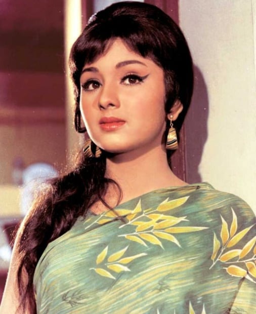 লীনা চন্দভারকর সুনীল দত্তের মন কা মিত (১৯৬৮) ছবিতে বিনোদ খান্নার বিপরীতে অভিষেক করেন , যা খুব দ্রুতই তাঁকে তারকা হিসেবে প্রতিষ্ঠিত করে। তাঁর রূপ এবং অভিনয় দক্ষতার কারণে শীঘ্রই তিনি বলিউডের বড় বড় তারকাদের বিপরীতে মুখ্য ভূমিকায় অভিনয় করতে শুরু করেন।