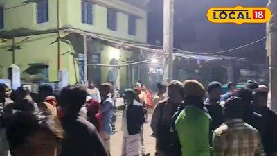 রাতে পর পর বোমাবাজি আতঙ্কে এলাকার মানুষ ঘর থেকে বাইরে