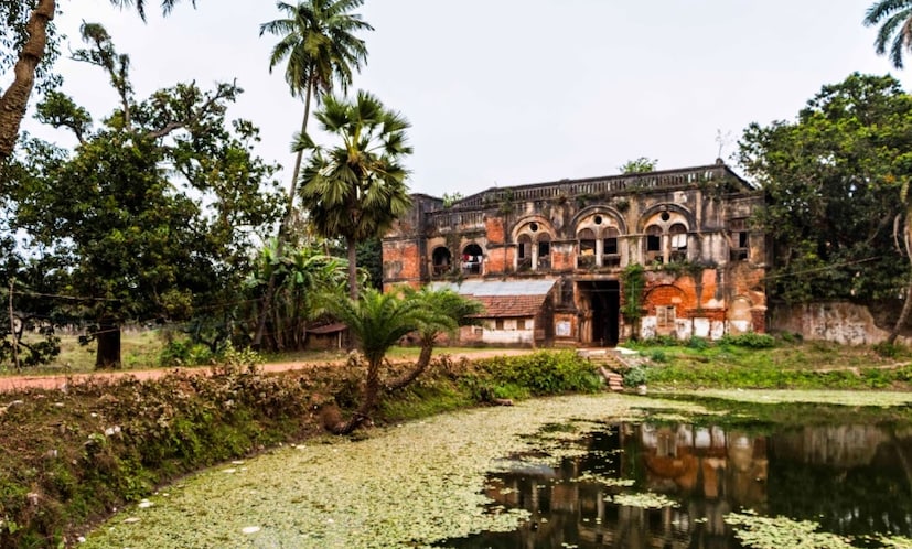 বর্তমানে মহিষাদল পঞ্চায়েত সমিতির উদ্যোগে রাজবাড়ি চত্তরের পুকুরে বোটিং এর ব্যবস্থা করা হয়েছে। আদুরেই রয়েছে মহাত্মা গান্ধীর স্মৃতিধন্য গান্ধী কুটির।