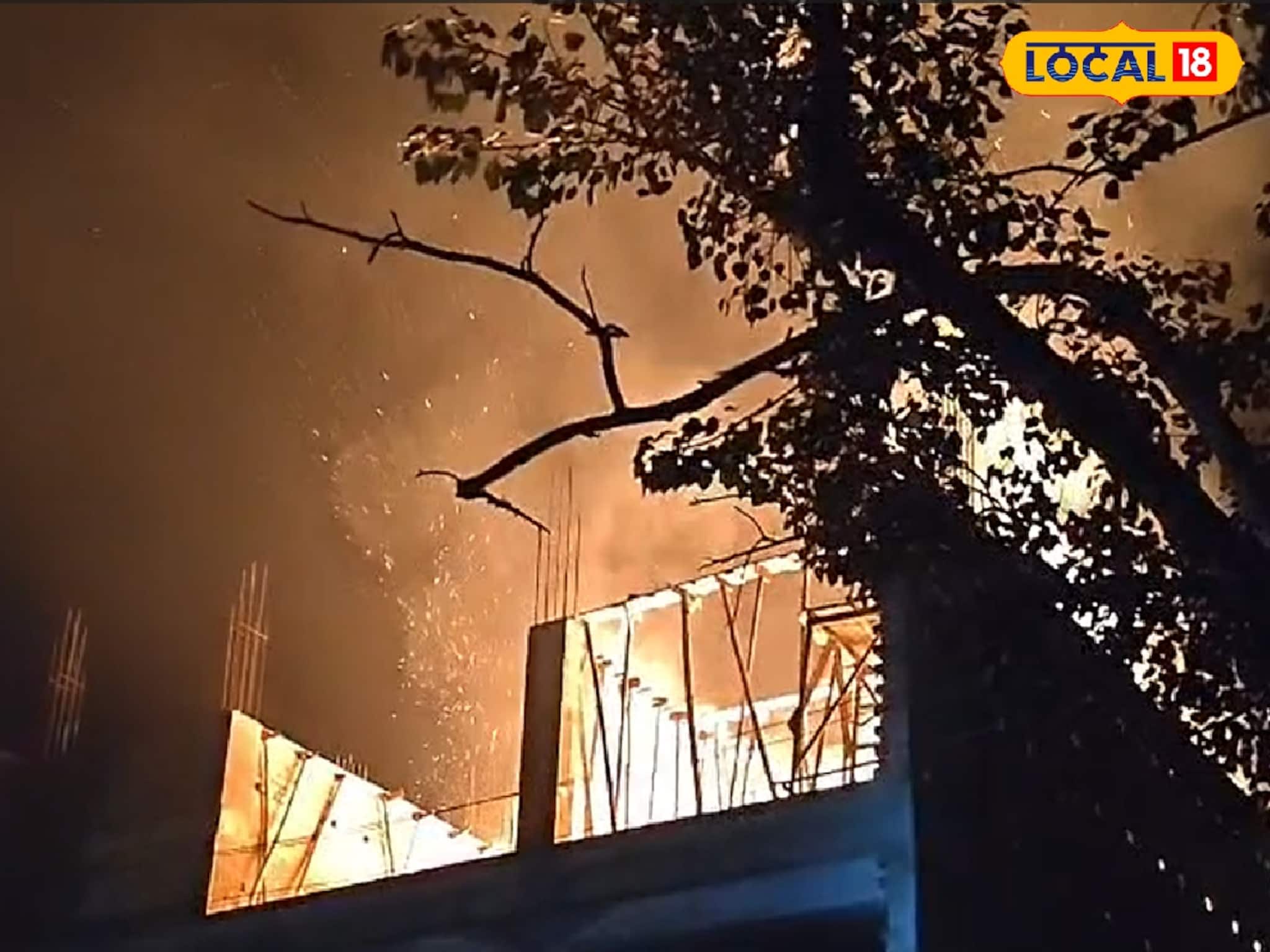 Malda News: ছাদে রাখা বাড়ি তৈরির সামগ্রীতে দাউদাউ করে আগুন, বাজার এলাকায় তীব্র আতঙ্ক মালদহে