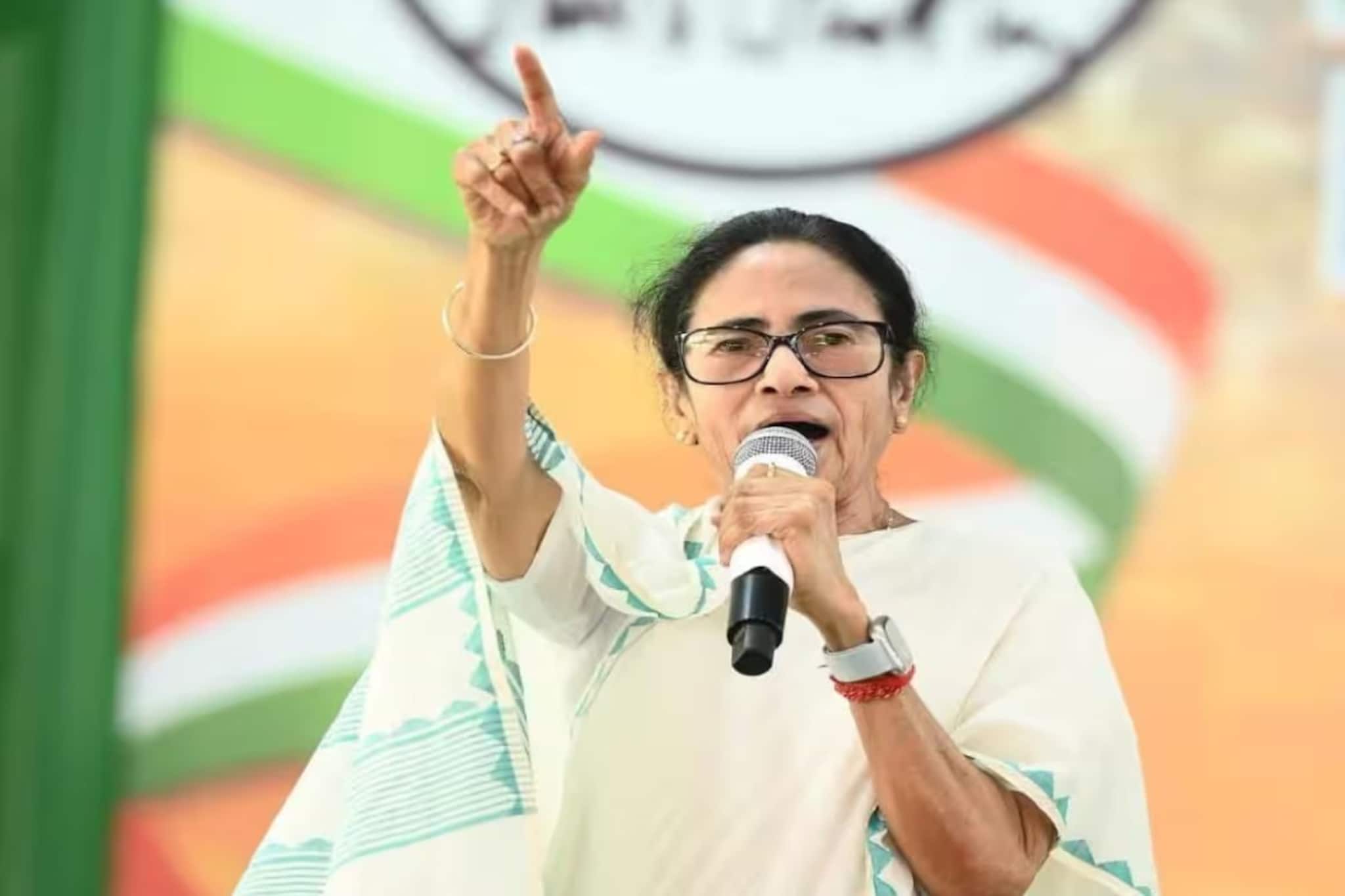 আকাশে মহড়া দিচ্ছে কপ্টার, অপেক্ষায় হেলিপ্যাড, আজ বড়জোড়ায় মমতা! কী বার্তা দেবেন বর্ষশেষে?