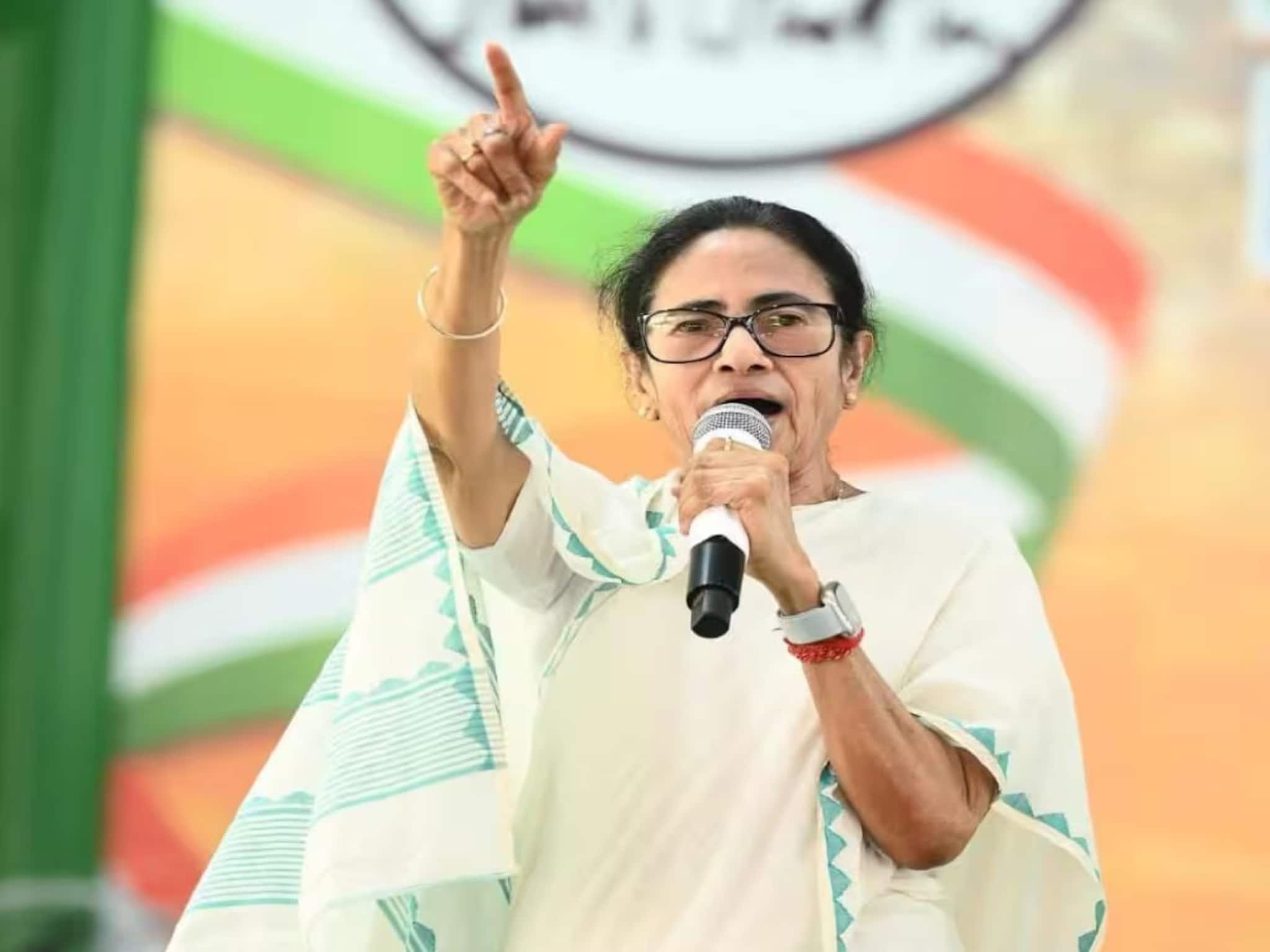 আকাশে মহড়া দিচ্ছে কপ্টার, অপেক্ষায় হেলিপ্যাড, আজ বড়জোড়ায় মমতা! কী বার্তা দেবেন বর্ষশেষে?