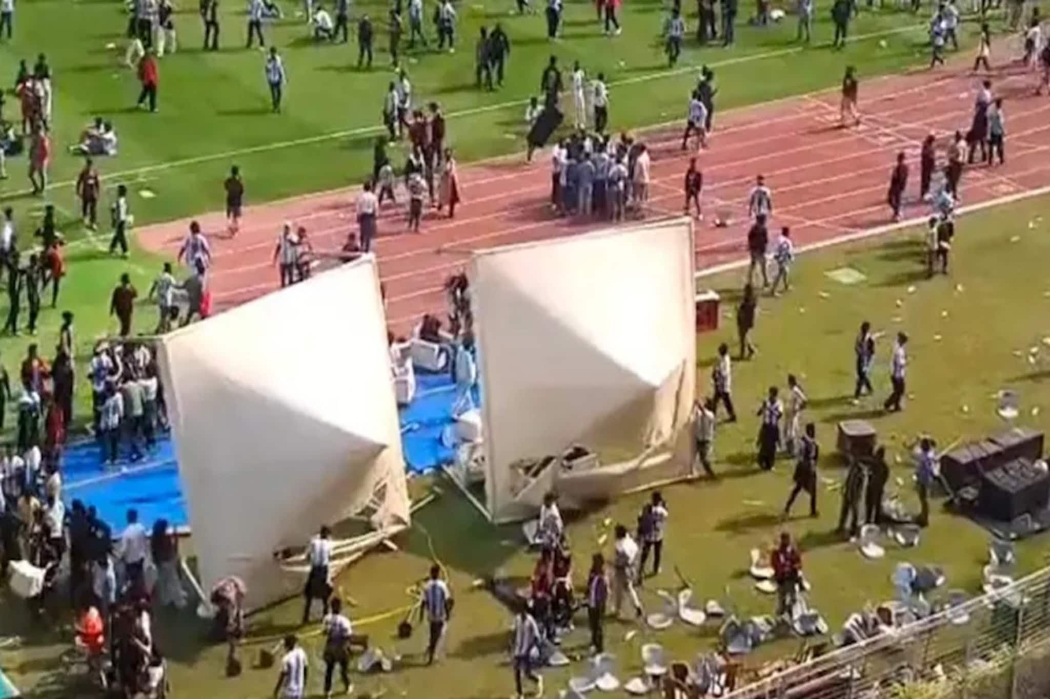 সল্টলেক স্টেডিয়ামে ভাঙচুরে কে উস্কানি দিল? বড় পদক্ষেপের পথে পুলিশ! খুঁজে দেখা হচ্ছে সূত্র সল্টলেক স্টেডিয়ামে ভাঙচুরে কে উস্কানি দিল? বড় পদক্ষেপের পথে পুলিশ! খুঁজে দেখা হচ্ছে সূত্র