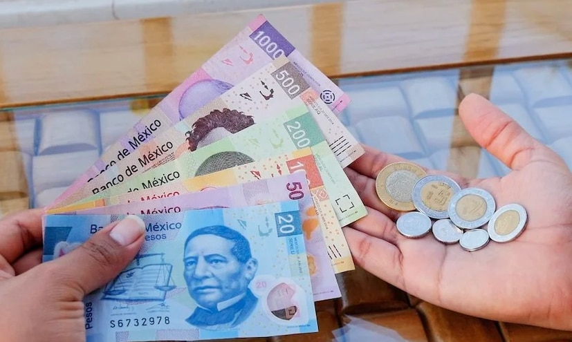 আমেরিকার পদাঙ্ক অনুসরণ করে, আরেকটি দেশ ভারতের উপর শুল্ক ঘোষণা করেছে। এই দেশটি হল আমেরিকার প্রতিবেশী মেক্সিকো। মেক্সিকো ভারত, চিন এবং অন্যান্য এশীয় দেশ থেকে আসা পণ্যের উপর ৫০ শতাংশ শুল্ক আরোপের সিদ্ধান্ত নিয়েছে, যা ১ জানুয়ারি, ২০২৬ থেকে কার্যকর হবে। তবে, যদি আমরা মেক্সিকোর মুদ্রার কথা বলি, তাহলে এটিকে পেসো বলা হয়। আমেরিকার পদাঙ্ক অনুসরণ করে, আরেকটি দেশ ভারতের উপর শুল্ক ঘোষণা করেছে। এই দেশটি হল আমেরিকার প্রতিবেশী মেক্সিকো। মেক্সিকো ভারত, চিন এবং অন্যান্য এশীয় দেশ থেকে আসা পণ্যের উপর ৫০ শতাংশ শুল্ক আরোপের সিদ্ধান্ত নিয়েছে, যা ১ জানুয়ারি, ২০২৬ থেকে কার্যকর হবে। তবে, যদি আমরা মেক্সিকোর মুদ্রার কথা বলি, তাহলে এটিকে পেসো বলা হয়।