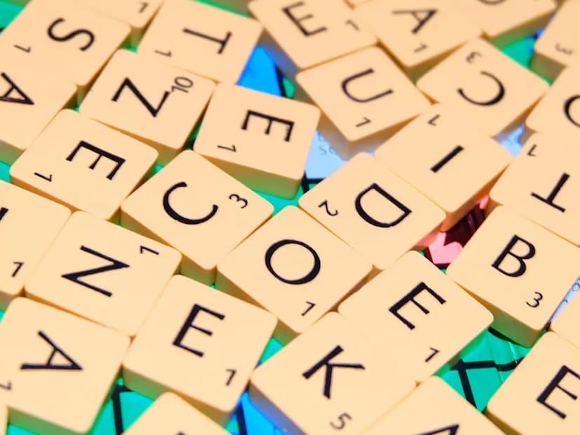 উচ্চারণ ব্যাপারটা ভৌগোলিক বিষয়ের উপরে ভিত্তি করে বদলাতে থাকে, ভাষাতত্ত্ব এ কথা বলে। তবে, অনেক ক্ষেত্রে না জানার কারণেও বিদেশি ভাষার কোনও শব্দ আমরা ভুল ভাবে উচ্চারণ করি। গুগলের নতুন তালিকা ভারতে সবচেয়ে বেশি ভুল উচ্চারণের শব্দের নাম প্রকাশ করেছে। এই শব্দগুলো কঠিন নয়, তবে এগুলো সাধারণত যেভাবে উচ্চারিত হয় তার থেকে আলাদা। এখানে সবচেয়ে বেশি সার্চ করা শব্দের তালিকা এবং সেগুলোর সঠিক উচ্চারণ কীভাবে করতে হবে, তার তালিকা দেওয়া হল। উচ্চারণ ব্যাপারটা ভৌগোলিক বিষয়ের উপরে ভিত্তি করে বদলাতে থাকে, ভাষাতত্ত্ব এ কথা বলে। তবে, অনেক ক্ষেত্রে না জানার কারণেও বিদেশি ভাষার কোনও শব্দ আমরা ভুল ভাবে উচ্চারণ করি। গুগলের নতুন তালিকা ভারতে সবচেয়ে বেশি ভুল উচ্চারণের শব্দের নাম প্রকাশ করেছে। এই শব্দগুলো কঠিন নয়, তবে এগুলো সাধারণত যেভাবে উচ্চারিত হয় তার থেকে আলাদা। এখানে সবচেয়ে বেশি সার্চ করা শব্দের তালিকা এবং সেগুলোর সঠিক উচ্চারণ কীভাবে করতে হবে, তার তালিকা দেওয়া হল।