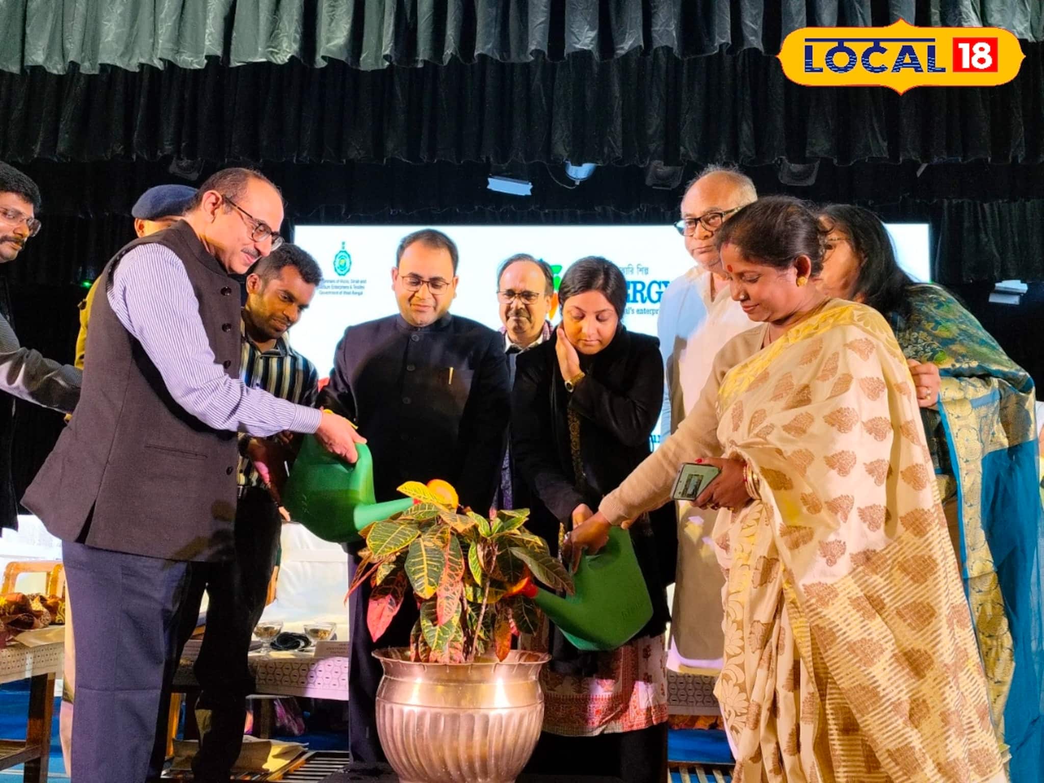 মুর্শিদাবাদের জন্য বড় সুখবর! ১৫০০ কোটি টাকার বিনিয়োগ, ৪০ হাজার কর্মসংস্থান! মুর্শিদাবাদের জন্য বড় সুখবর! ১৫০০ কোটি টাকার বিনিয়োগ, ৪০ হাজার কর্মসংস্থান!