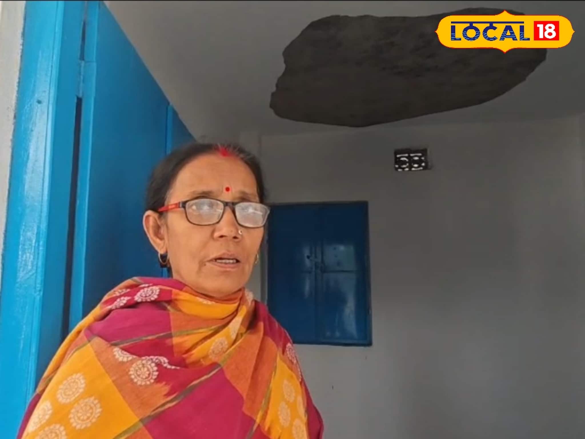 ভেঙে পড়ল সদ্য নির্মিত মিড ডে মিলের ঘরের ছাদের একাংশ! অল্পের জন্য রক্ষা ভেঙে পড়ল সদ্য নির্মিত মিড ডে মিলের ঘরের ছাদের একাংশ! অল্পের জন্য রক্ষা