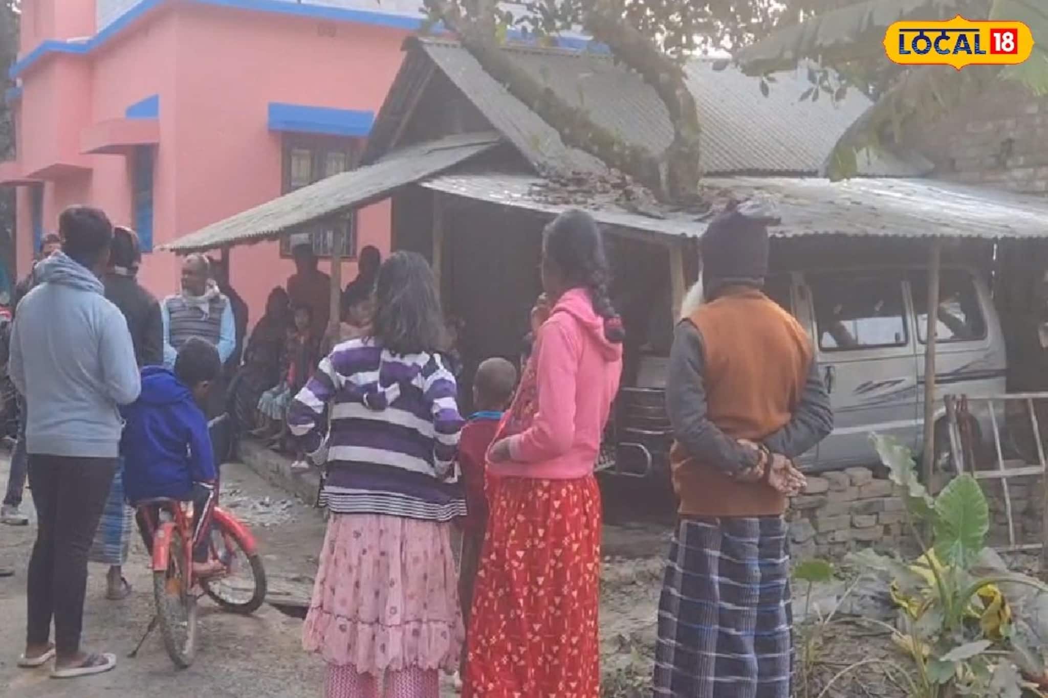 রাতের অন্ধকারে পেট্রোল ঢেলে আগুন গাড়িতে, উপার্জনের সম্বল হারিয়ে কাঁদছেন মালিক