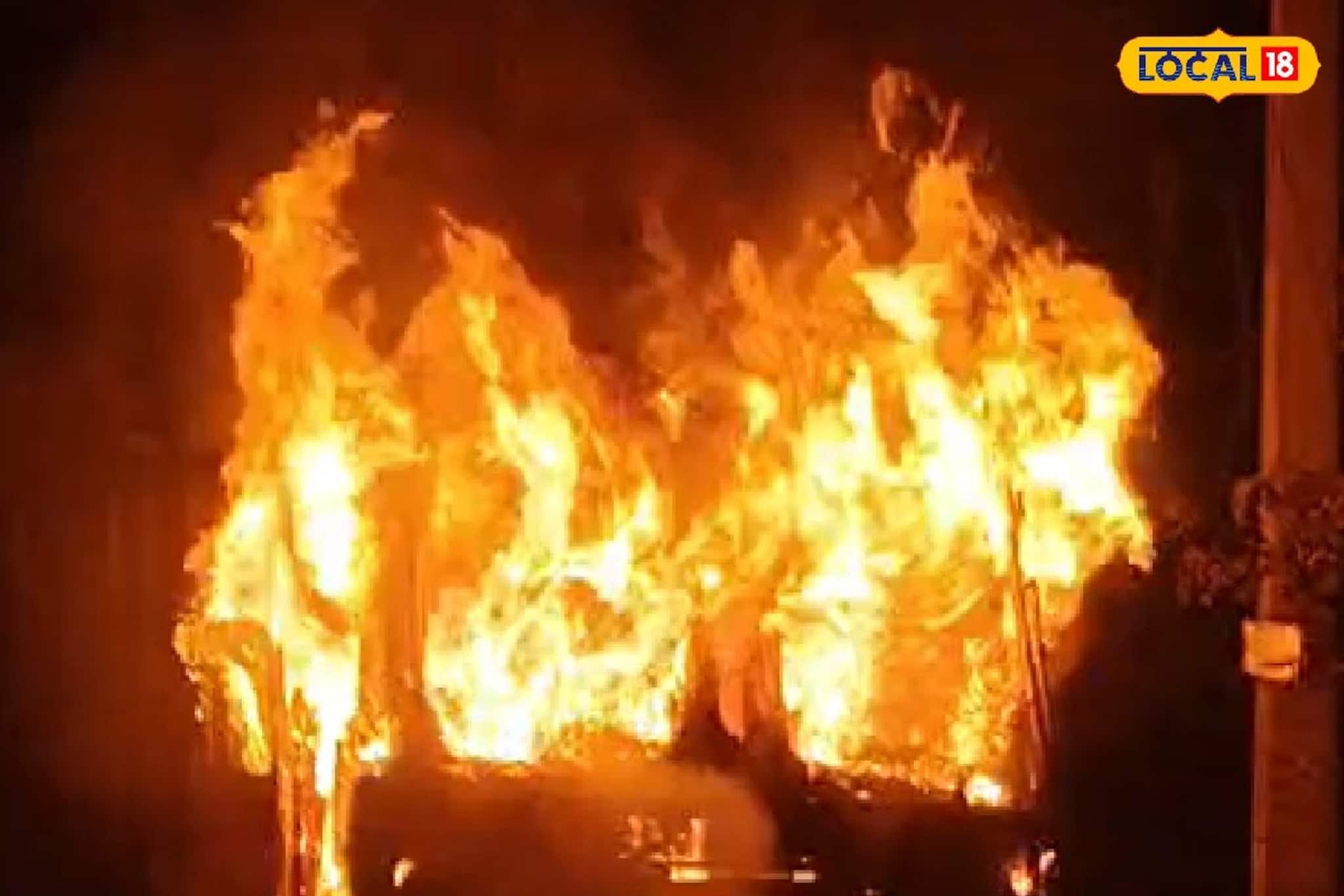 বাঁশবোঝাই লরিতে আগুন, নেভাতে গিয়ে বাড়ল লেলিহান শিখার দাপট! জাতীয় সড়কে চাঞ্চল্য বাঁশবোঝাই লরিতে আগুন, নেভাতে গিয়ে বাড়ল লেলিহান শিখার দাপট! জাতীয় সড়কে চাঞ্চল্য