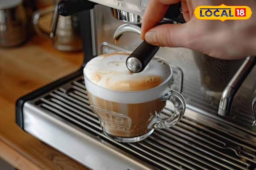 সকালে মেশিনের কফি পান না করাই ভাল, এতে শরীরের প্রভূত ঝুঁকি তৈরি হয়। তার চেয়ে কফি বানিয়ে পান করা ঢের ভাল অভ্যাস।