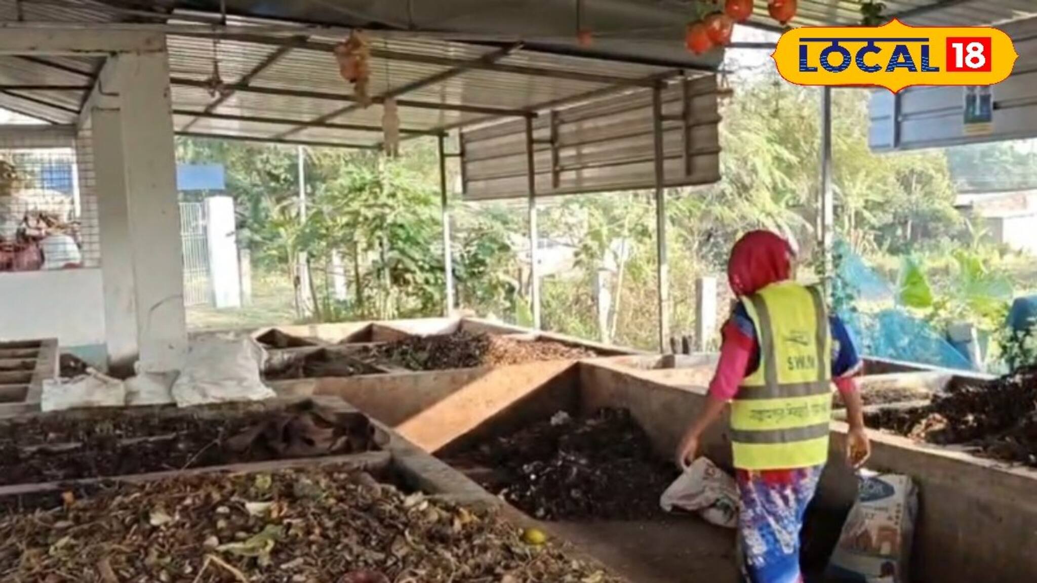 বসিরহাটে মহিলাদের আয়ের নয়া দিশা দেখাচ্ছে পঞ্চায়েত! কাজ পেয়ে খুশি মহিলারাও