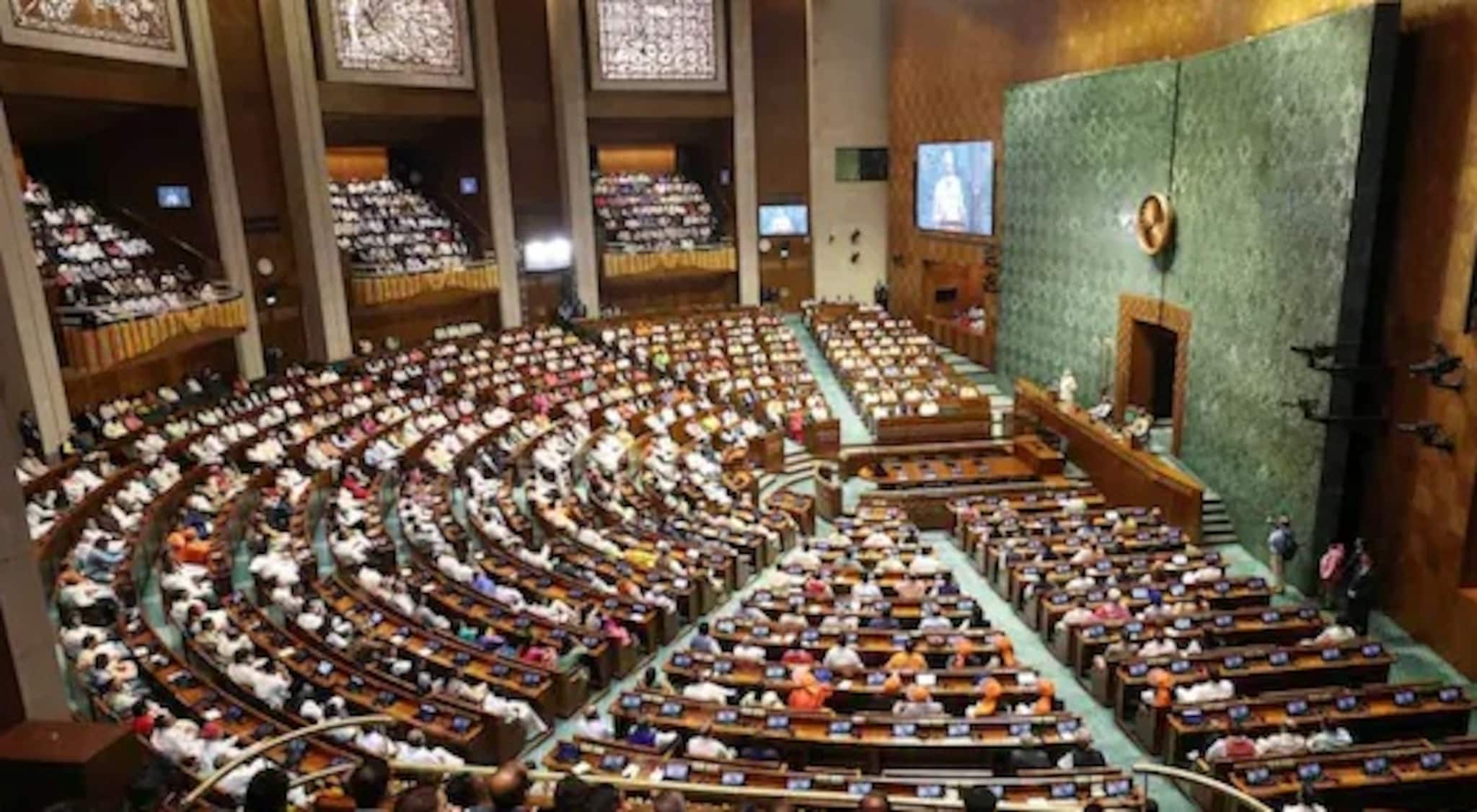 Lok Sabha Winter Session: লোকসভায় বসেই খেতে ব্যস্ত সাংসদ! ধমক স্পিকারের Lok Sabha Winter Session: লোকসভায় বসেই খেতে ব্যস্ত সাংসদ! ধমক স্পিকারের