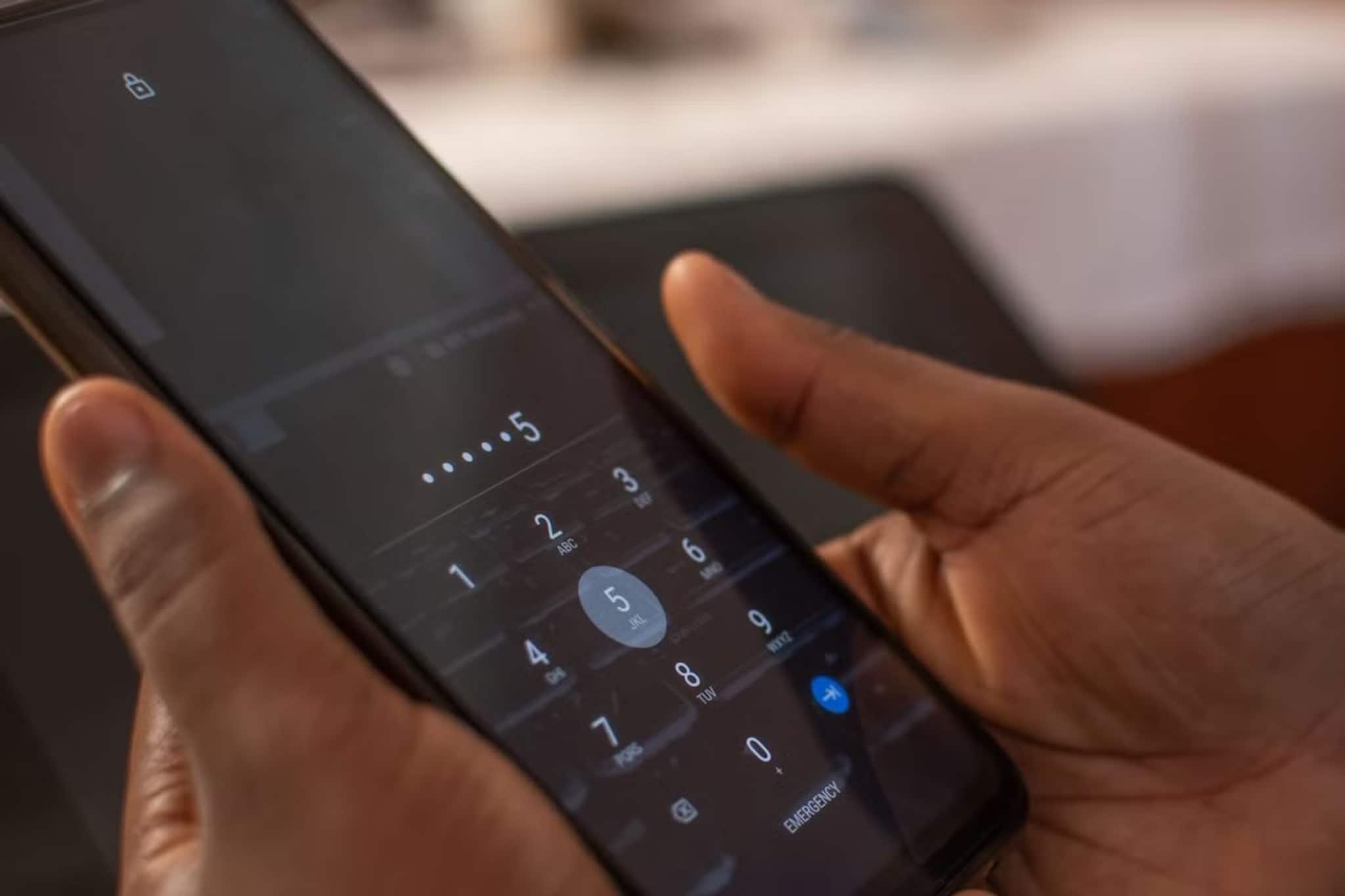 ফোনের প্যাটার্ন লক বা পিন নম্বর ভুলে গেলেন? এই সহজ টোটকাতেই ককয়েক মিনিটে আনলক করুন ফোন ফোনের প্যাটার্ন লক বা পিন নম্বর ভুলে গেলেন? এই সহজ টোটকাতেই ককয়েক মিনিটে আনলক করুন ফোন