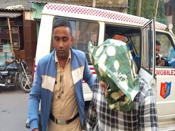 শ্রীঘরে সিভিক ভলেন্টিয়ার 