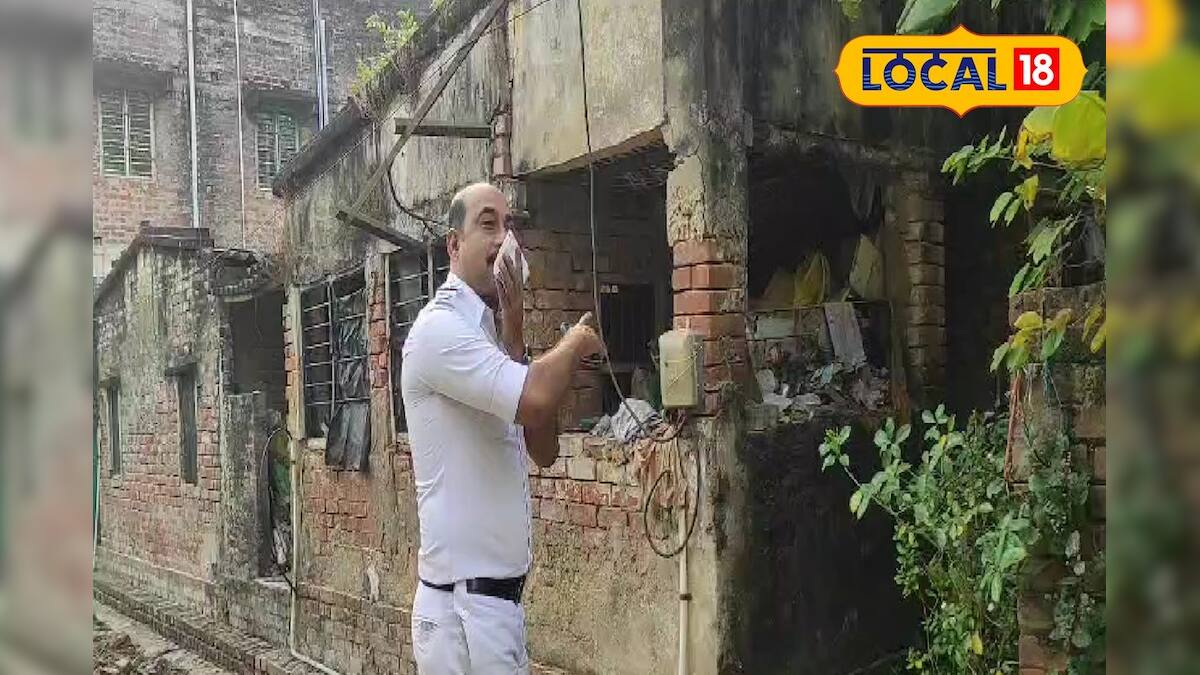 হুগলী নিউজ: ৪ বছর একা! হুগলিতে বাড়িতে পাওয়া গেল ৬৮ বছরের বৃদ্ধের পচা দেহ, দুর্গন্ধ। হুগলী নিউজ: ৪ বছর একা! হুগলিতে বাড়িতে পাওয়া গেল ৬৮ বছরের বৃদ্ধের পচা দেহ, দুর্গন্ধ।