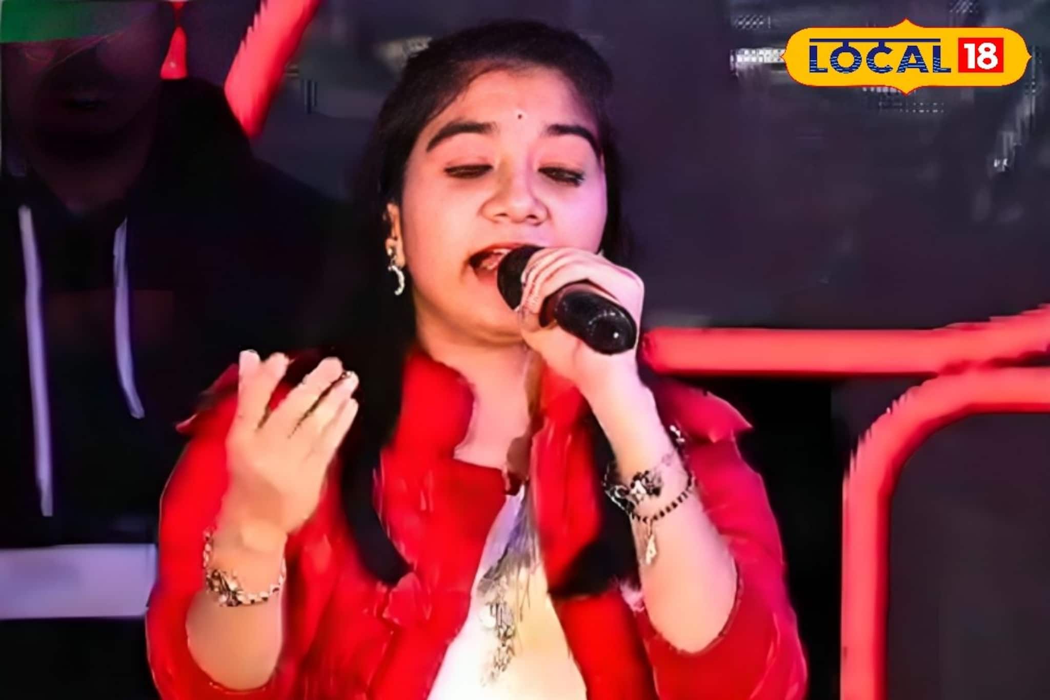 একাদশ শ্রেণির ছাত্রী কাঁপিয়ে দিচ্ছে বড় বড় মঞ্চ! মোনালির কণ্ঠে মুগ্ধ গোটা এলাকা