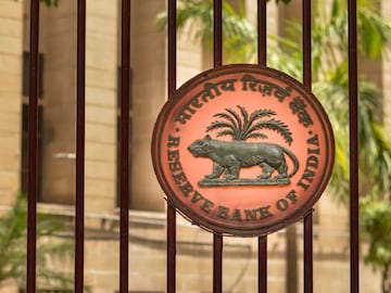 ১ জানুয়ারি, ২০২৬ থেকে ডিজিটাল ব্যাঙ্কিংয়ের নিয়ম বদল, নতুন নির্দেশিকা জারি করল আরবিআই ১ জানুয়ারি, ২০২৬ থেকে ডিজিটাল ব্যাঙ্কিংয়ের নিয়ম বদল, নতুন নির্দেশিকা জারি করল আরবিআই