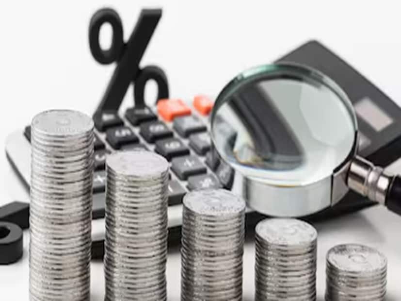 - ঋণের পরিমাণ ২০ লাখ টাকা ও মেয়াদ ২০ বছর হলে সুদের হার ৮% অনুযায়ী EMI হবে ১৬,৭৩০ টাকা। এতে মোট সুদের পরিমাণ ২০.১৫ লাখ টাকা এবং সুদ সহ মোট পরিমাণ ৪০.১৫ লাখ টাকা।- ঋণের পরিমাণ ২০ লাখ টাকা ও মেয়াদ ২০ বছর হলে সুদের হার ৭.৭৫% অনুযায়ী EMI হবে ১৬,৪২০ টাকা। এতে মোট সুদের পরিমাণ ১৯.৪০ লাখ টাকা এবং সুদ সহ মোট পরিমাণ ৩৯.৪০ লাখ টাকা।