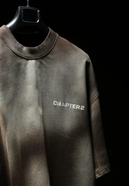 রিয়া মুম্বইয়ের অভিজাত বান্দ্রা এলাকায় তাঁর পোশাক ব্র্যান্ডের প্রথম অফলাইন স্টোর খুলেছেন। তাঁর অংশীদার, সৌভিকও এই প্রচেষ্টায় গুরুত্বপূর্ণ ভূমিকা পালন করেছেন। তাঁর ব্র্যান্ড কিশোর এবং আশনি বিয়ানির কাছ থেকে ১ কোটি টাকার তহবিল পেয়েছে। এক বছরের মধ্যে, তাঁর ব্র্যান্ডের মূল্যায়ন ₹৪০ কোটিরও বেশি হয়ে গেছে।