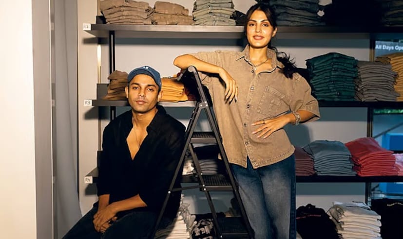 রিয়া চক্রবর্তী হলেন সেই অভিনেত্রী যাঁর নাম অভিনেতা সুশান্ত সিং রাজপুতের মৃত্যুর পর তার বান্ধবী হিসেবে উঠে আসে। এই ঘটনার পর,রিয়া চলচ্চিত্র জগতে নিজের নাম তৈরি করতে লড়াই করতে থাকেন। এরপর থেকে তিনি অভিনয় ছেড়ে ব্যবসা শুরু করেন, মাত্র এক বছরের মধ্যে ৪০ কোটি টাকা মূল্যের একটি কোম্পানি তৈরি করেন।