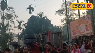 বাড়ির ভিতর ঢুকল ডাম্পার বাড়ির ভিতর ঢুকল ডাম্পার