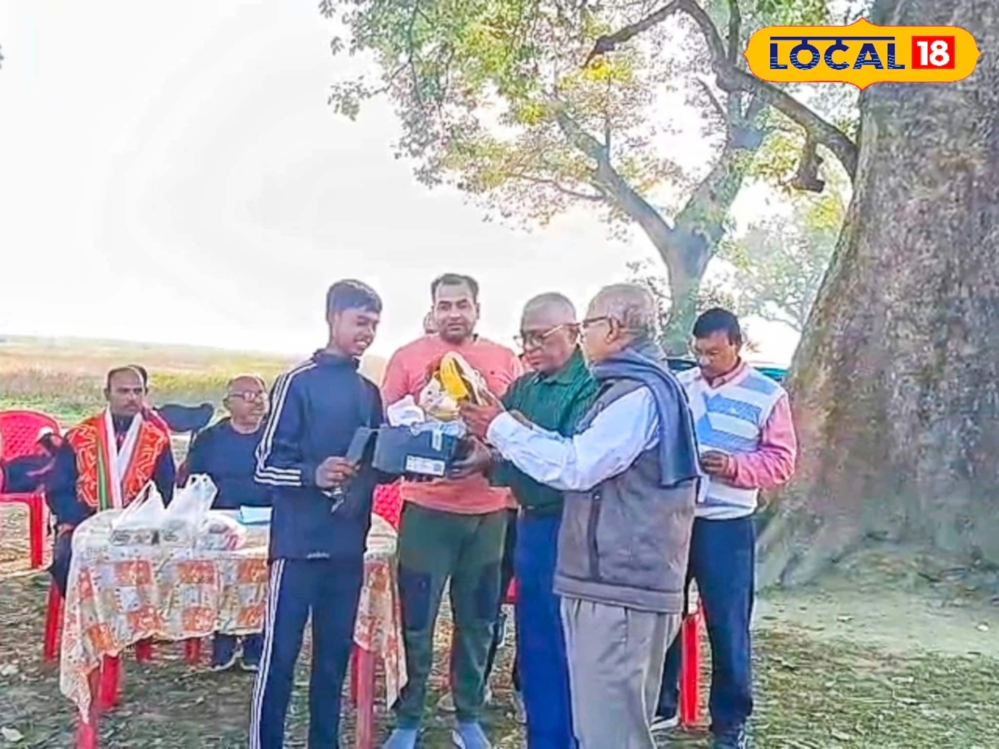 Malda News: আন্তর্জাতিক খেলায় ব্রোঞ্জ জয়ীর অভাব দূরীকরণে 'দাদুর পাঠশালা'র হৃদয়স্পর্শী পদক্ষেপ! স্যালুট জানানোর মতো ঘটনা মালদহে