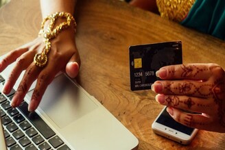 এক Credit Card দিয়ে অন্য ক্রেডিট কার্ডের বিল পরিশোধ করা যায়? আসলে কী হয় জেনে নিন এখনই