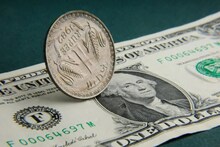 Rupee Vs US Dollar: মার্কিন ডলারের বিপরীতে রুপির মান রেকর্ড সর্বনিম্ন ৯০.৫৬-এ নেমে এসেছে, বিশ্লেষকরা কী বলছেন দেখে নিন