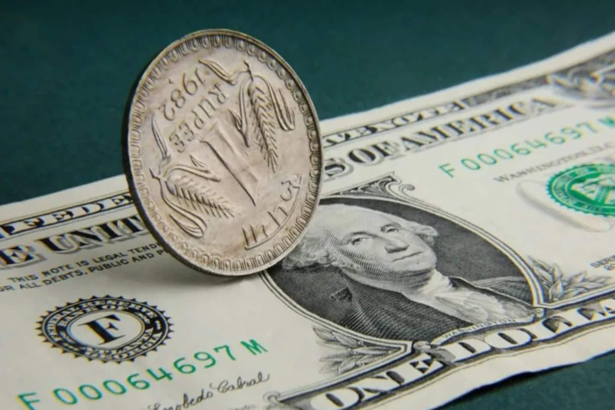 মার্কিন ডলারের বিপরীতে রুপির মান রেকর্ড সর্বনিম্ন ৯০.৫৬-এ নেমে এসেছে, বিশ্লেষকরা কী বলছেন