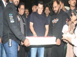 সলমন খানের ৬০তম জন্মদিন উদযাপন, 'গালওয়ান' আপডেট শেয়ার