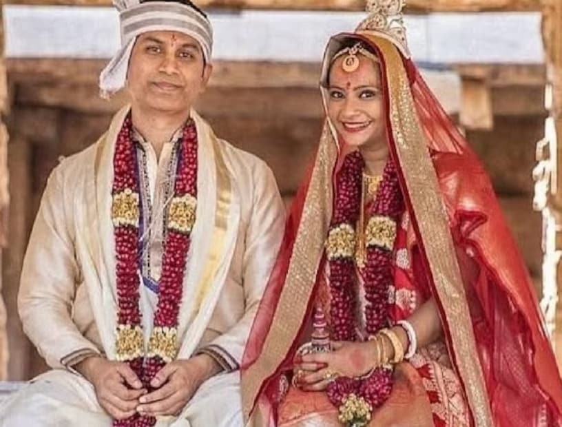 শ্যামলী দে আরও লিখেছেন, 