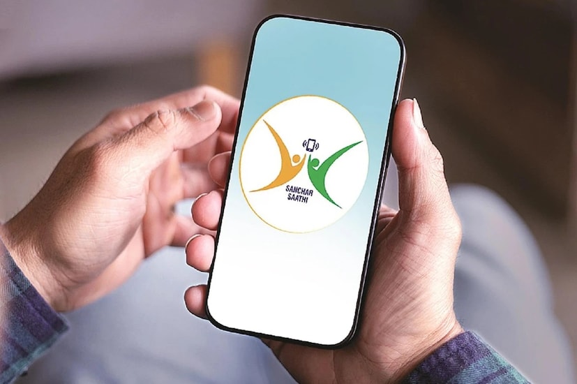 সরকার দাবি করেছে যে সঞ্চার সাথী হারিয়ে যাওয়া ফোন খুঁজে বের করতে এবং সাইবার হুমকি থেকে নাগরিকদের রক্ষা করতে সাহায্য করবে। অ্যাপটি সম্পর্কে সবার যা জানা দরকার তা এখানে রইল।