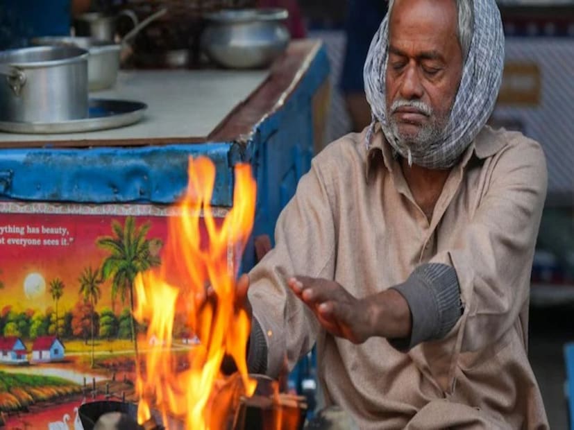 আগামী কয়েকদিন তাপমাত্রা কমার সে ভাবে সম্ভাবনা নেই। সকালে কিছু জেলায় দেখা যাবে ঘন কুয়াশা। তবে, দিনটি রৌদ্রোজ্জ্বল থাকবে এবং আবহাওয়া শুষ্ক থাকবে।