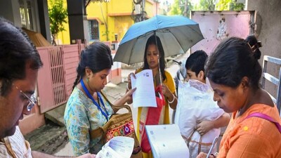 এসআইআরের খসড়া তালিকা, এসআইআর ২০২৫, এসআইআর, কাদের ডক্যুমেন্ট দিতে হবে না, কাদের নথি দিতে হবে না, কাদের কী কী নথি লাগবে, ২০০২ ভোটার তালিকা, ২০০২ এসআইআর, সিইও, এসআইআর নিয়ম জানুন, বয়স, নথি, বয়স অনুযায়ী কী কী নথি লাগবে, পশ্চিমবঙ্গ ভোটার তালিকা, বিশেষ নিবিড় সংশোধন ২০২৫, এসআইআর শুরুর আর মাত্র কয়েক ঘণ্টা, আজ রাত বারোটায় ফ্রিজ হয়ে যাবে ভোটার তালিকা, মঙ্গলবার থেকেই শুরু এসআইআর, বিশেষ নিবিড় সংশোধনী প্রক্রিয়া, ভোটার তালিকার বিশেষ নিবিড় সংশোধনী, এসআইআর শুরুর আগেই দেখে নিন বয়স অনুযায়ী আপনার কী কী নথি লাগবে, ভোটার লিস্ট, এসআইআর, বাংলায় এসআইয়ের, নির্বাচন কমিশন, ২০০২ ভোটার লিস্ট, ঘরে বসে দেখে নিন, ভোটার লিস্টে নাম, এসআইয়ের সংক্রান্ত আপডেট, জরুরি আপডেট, এসআইআরের জরুরি আপডেট, ভোটার লিস্টে আপনার নাম আছে তো, ভোটার লিস্টে নাম আছে কিনা কী ভাবে দেখবেন, বাংলা ভোট, বাংলা বিধানসভা ভোট, নাম বাতিল, কাদের নাম বাদ যাবে, এসআইআর কেন জরুরি, ভোট চুরি, ভোটের নিয়ম, কারা ভোট দিতে পারবেন, ভোটার কার্ড, আধার কার্ড, এসআইআর এর জরুরি নথি, এস আই আর এর শুরু কবে, বাংলায় এসআইআর কবে, বিহার বিধানসভা ভোট, কোন ১২ রাজ্যে এসআইআর চালু, বাংলা