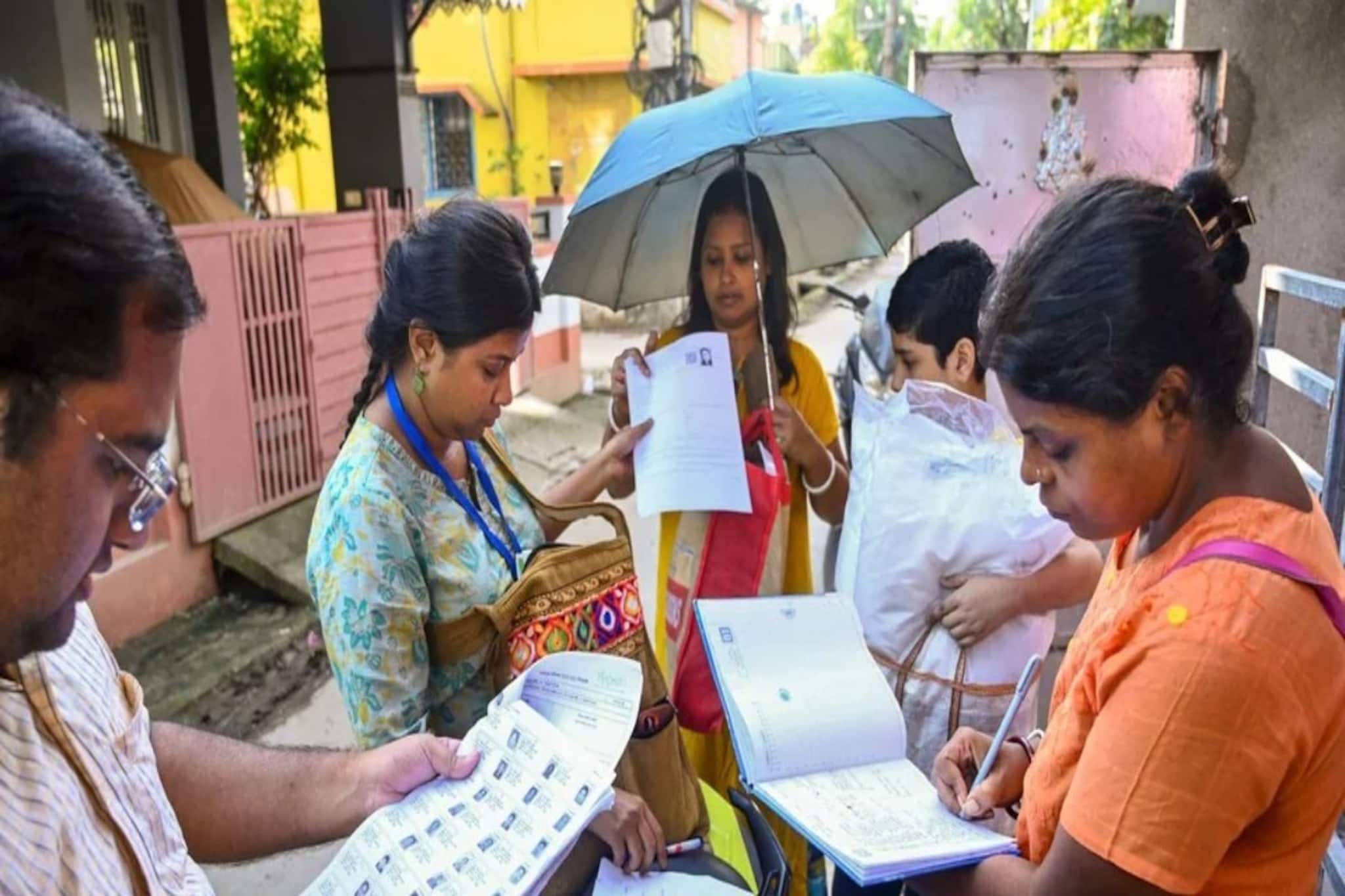 ৬ রাজ্যে এসআইআরের খসড়া তালিকা প্রকাশের সময়সীমা বাড়াল কমিশন...! বাংলায় বাড়তি সময় নয়